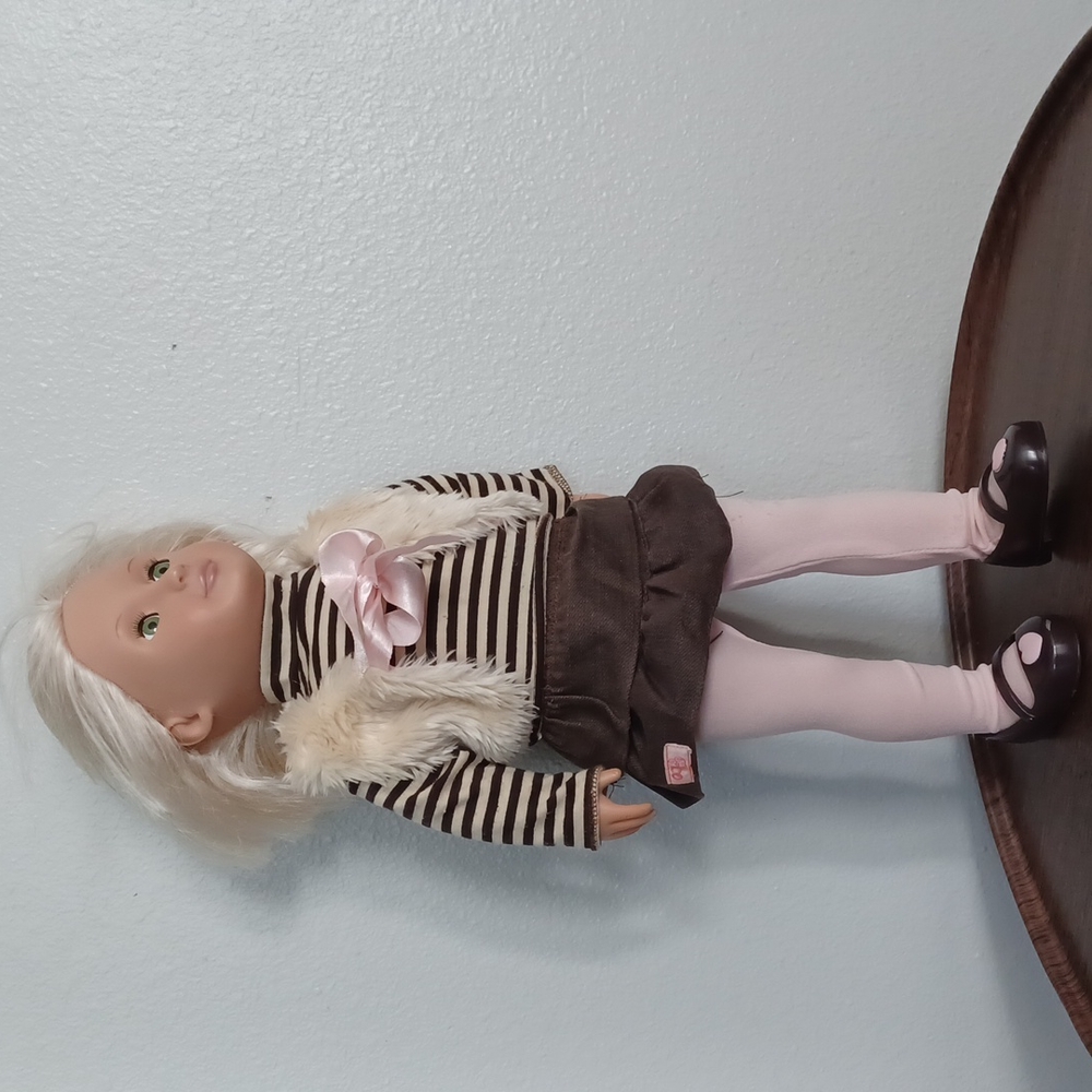 Clothes and shoes for an American girl doll - Picture 5 of 5
